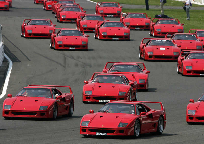 O întrunire a posesorilor de F40