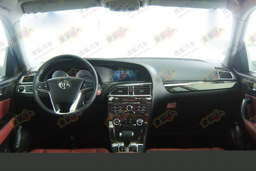 Interiorul lui Brilliance A3 este diferit de al lui BMW X1, dar se aseamana cu... Audi Q5