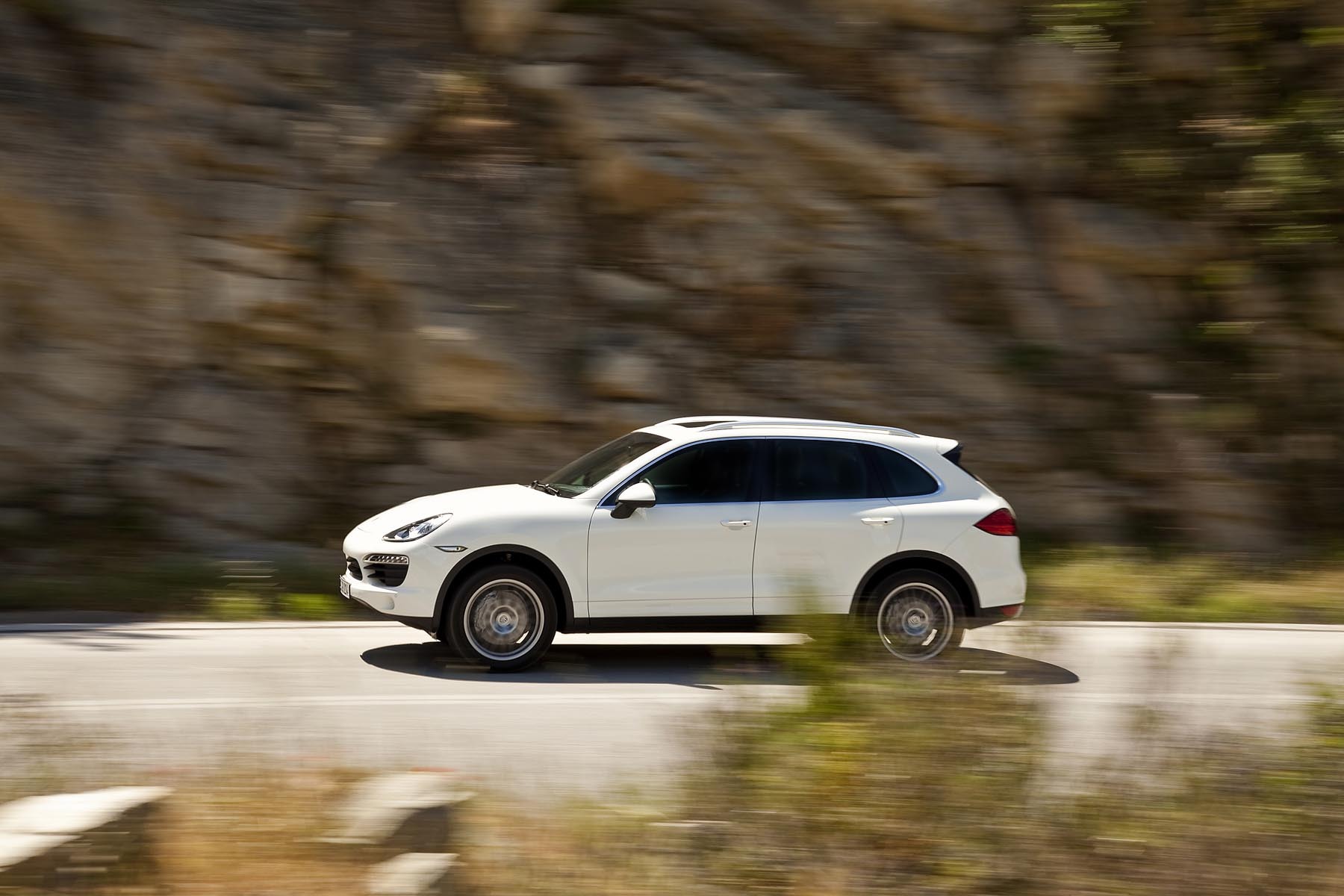 Noul Porsche Cayenne ofera optional si tehnica de offroad