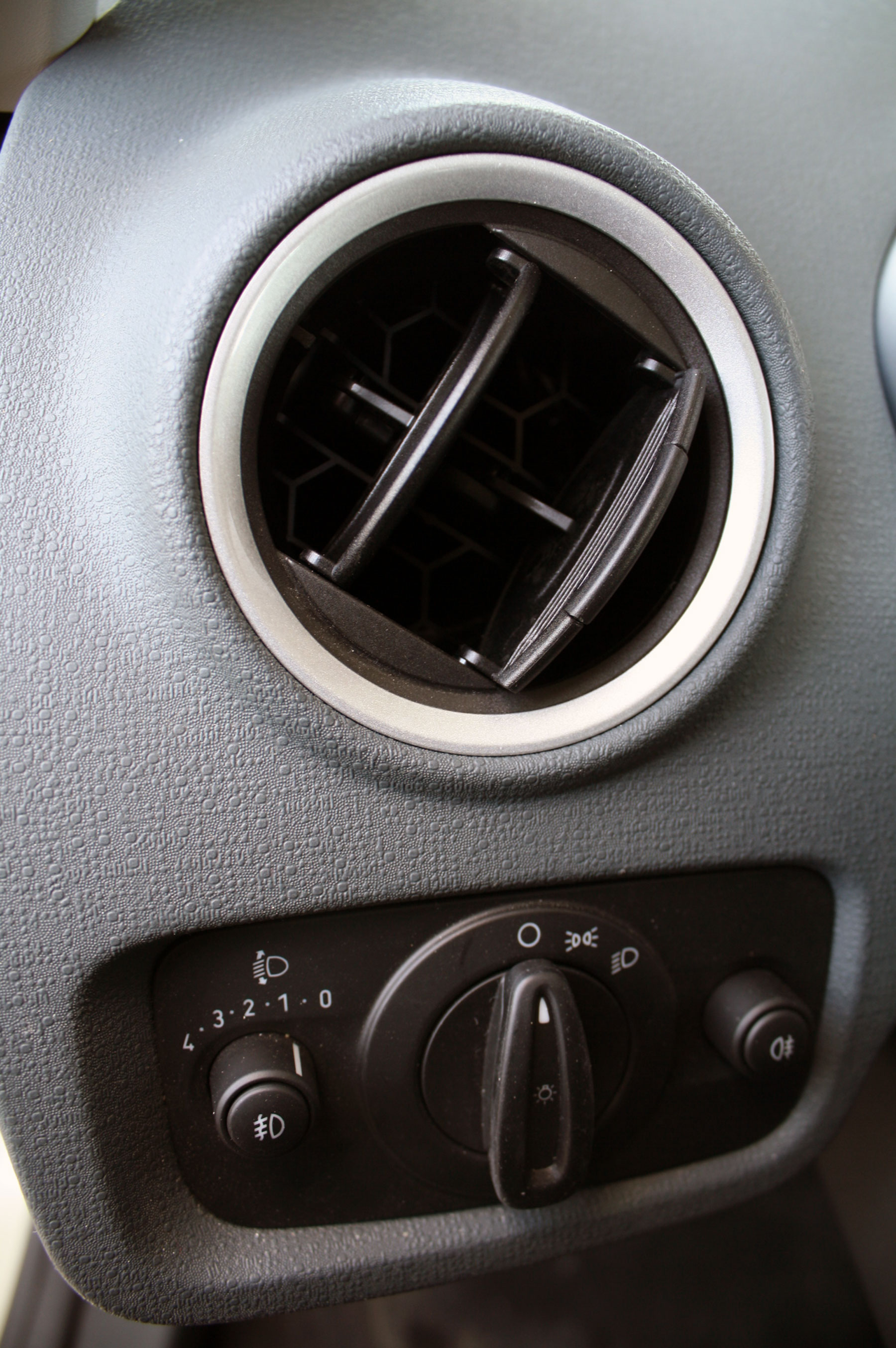 Ford Fiesta - plastic bord