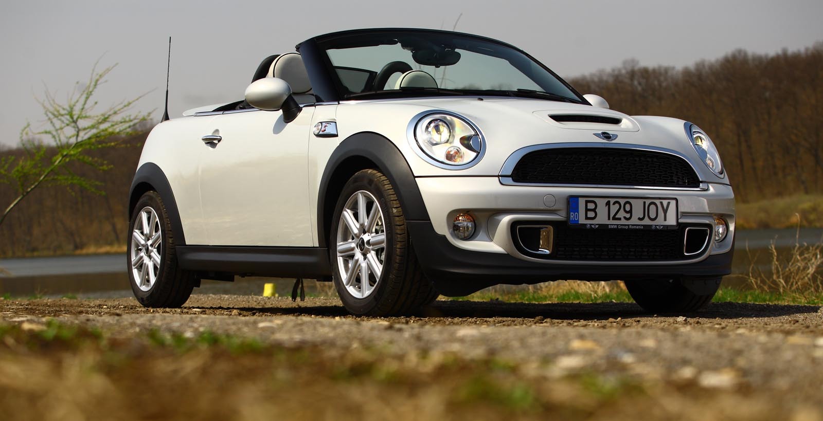 Mini Roadster se diferentiaza suficient de bine fata de Mini Cabrio
